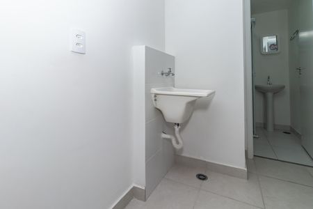 Área de Serviço de apartamento para alugar com 2 quartos, 37m² em Parque Industrial Tomas Edson, São Paulo