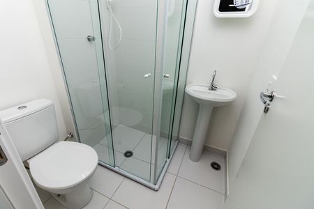 Banheiro de apartamento para alugar com 2 quartos, 37m² em Parque Industrial Tomas Edson, São Paulo