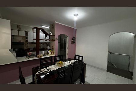 Casa à venda com 207m², 3 quartos e 5 vagas Casa à venda com 207m², 3 quartos e 5 vagasCozinha