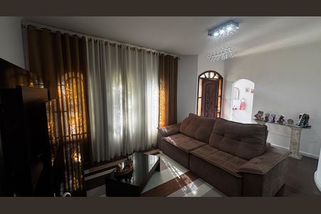 Casa à venda com 207m², 3 quartos e 5 vagas Casa à venda com 207m², 3 quartos e 5 vagasSala