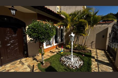 Casa à venda com 207m², 3 quartos e 5 vagas Casa à venda com 207m², 3 quartos e 5 vagasQuintal
