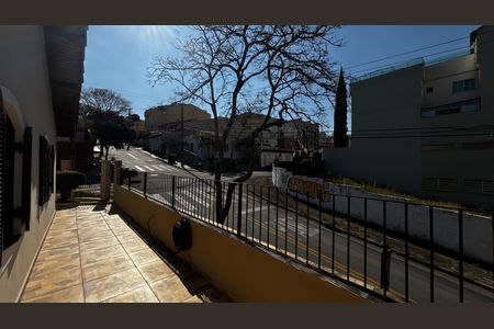 Casa à venda com 207m², 3 quartos e 5 vagas Casa à venda com 207m², 3 quartos e 5 vagasQuintal