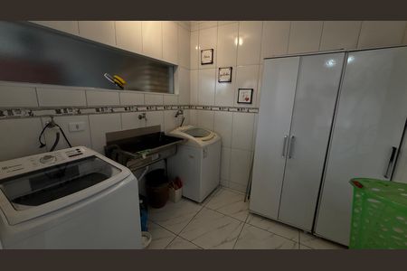 Casa à venda com 207m², 3 quartos e 5 vagas Casa à venda com 207m², 3 quartos e 5 vagasQuintal - Area de Serviço