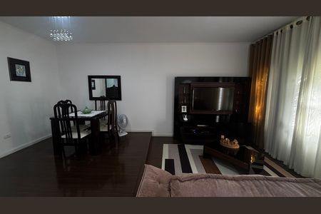 Casa à venda com 207m², 3 quartos e 5 vagas Casa à venda com 207m², 3 quartos e 5 vagasSala
