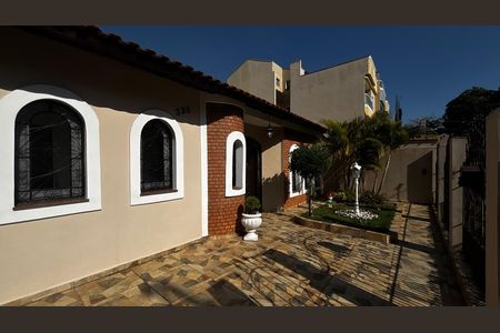 Casa à venda com 207m², 3 quartos e 5 vagas Casa à venda com 207m², 3 quartos e 5 vagasQuintal