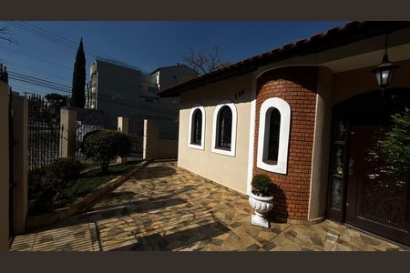 Casa à venda com 207m², 3 quartos e 5 vagas Casa à venda com 207m², 3 quartos e 5 vagasQuintal