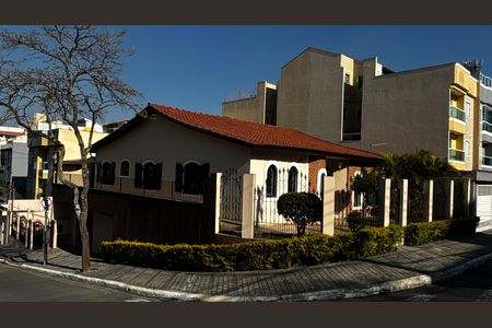 Casa à venda com 207m², 3 quartos e 5 vagas Casa à venda com 207m², 3 quartos e 5 vagasFachada