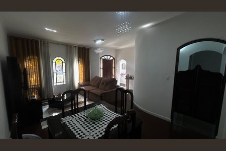 Casa à venda com 207m², 3 quartos e 5 vagas Casa à venda com 207m², 3 quartos e 5 vagasSala de Jantar