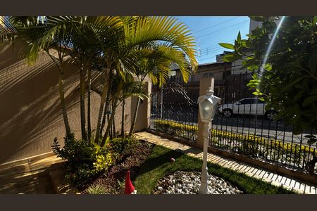 Casa à venda com 207m², 3 quartos e 5 vagas Casa à venda com 207m², 3 quartos e 5 vagasQuintal