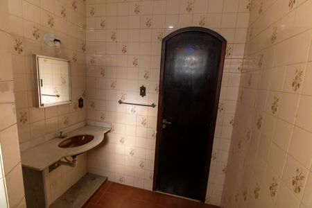 Casa à venda com 300m², 2 quartos e 2 vagas Casa à venda com 300m², 2 quartos e 2 vagasBanheiro Social