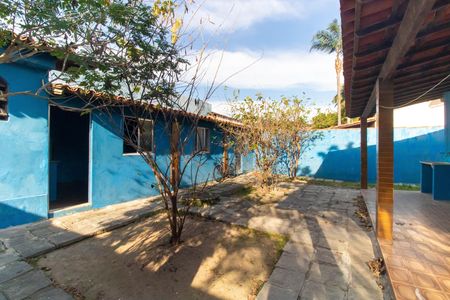 Casa à venda com 300m², 2 quartos e 2 vagas Casa à venda com 300m², 2 quartos e 2 vagasÁrea externa