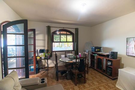 Sala de casa à venda com 2 quartos, 300m² em Serra Grande, Niterói