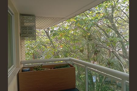 Apartamento para alugar com 90m², 2 quartos e 1 vagaVaranda