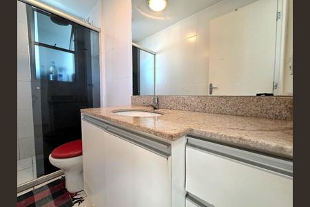 Apartamento à venda com 90m², 3 quartos e 1 vaga Apartamento à venda com 90m², 3 quartos e 1 vagaBanheiro