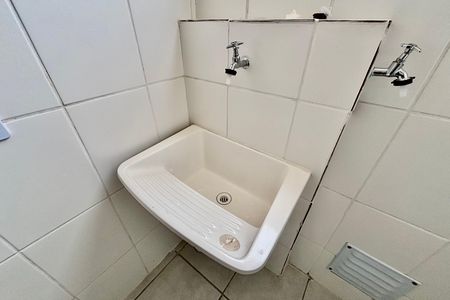 Área de serviço de apartamento para alugar com 2 quartos, 49m² em Jardim Lourdes, Ferraz de Vasconcelos