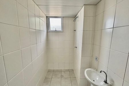 Banheiro de apartamento para alugar com 2 quartos, 49m² em Jardim Lourdes, Ferraz de Vasconcelos