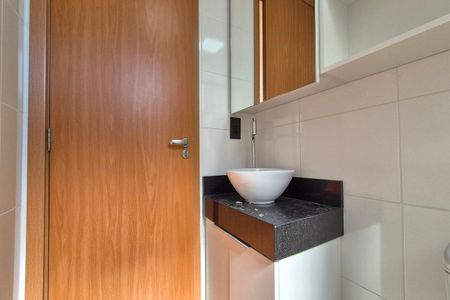 Banheiro de apartamento para alugar com 2 quartos, 43m² em Parque Industrial, Campinas