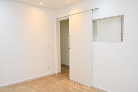 Apartamento para alugar com 71m², 3 quartos e 1 vaga Apartamento para alugar com 71m², 3 quartos e 1 vagaSuite detalhe porta de correr
