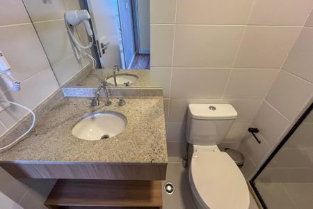 Banheiro de kitnet/studio para alugar com 1 quarto, 34m² em Vila Gumercindo, São Paulo