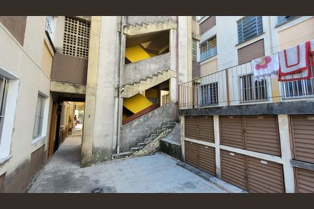 Fachada do bloco de apartamento para alugar com 2 quartos, 50m² em Fazenda Itaim, Itaquaquecetuba