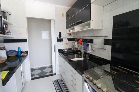 Apartamento à venda com 77m², 2 quartos e 3 vagas Apartamento à venda com 77m², 2 quartos e 3 vagasCozinha