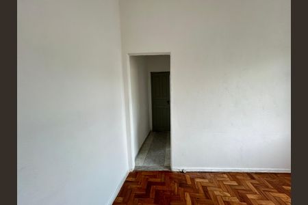 Corredor de casa de condomínio para alugar com 1 quarto, 70m² em Tomás Coelho, Rio de Janeiro