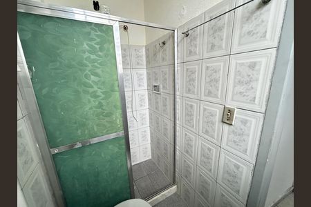 Banheiro de casa de condomínio para alugar com 1 quarto, 70m² em Tomás Coelho, Rio de Janeiro