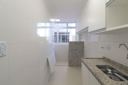 Cozinha de apartamento para alugar com 2 quartos, 57m² em Pinheiros, São Paulo