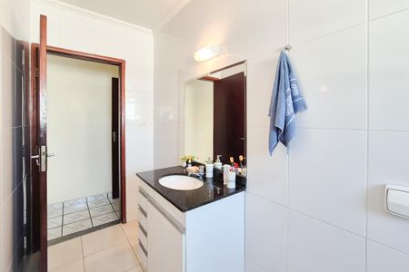 Apartamento à venda com 120m², 2 quartos e 1 vaga Apartamento à venda com 120m², 2 quartos e 1 vagaBanheiro da Suíte