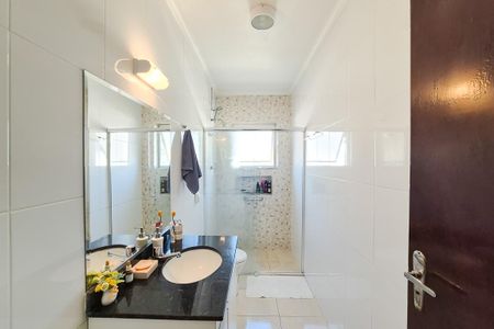 Apartamento à venda com 120m², 2 quartos e 1 vaga Apartamento à venda com 120m², 2 quartos e 1 vagaBanheiro da Suíte