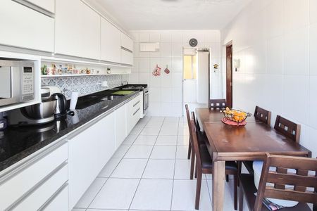 Cozinha de apartamento à venda com 2 quartos, 120m² em Jardim Calux, São Bernardo do Campo