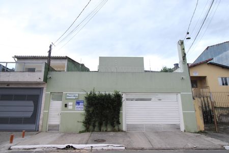Fachada de casa de condomínio para alugar com 2 quartos, 58m² em Vila Carmosina, São Paulo