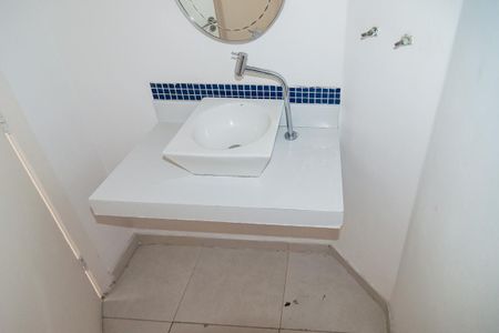 Banheiro social de apartamento à venda com 2 quartos, 100m² em Bela Vista, São Paulo