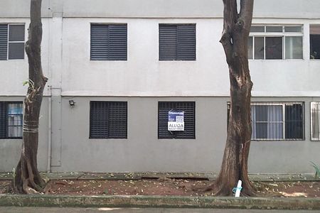 Apartamento para alugar com 55m², 2 quartos e 1 vaga Apartamento para alugar com 55m², 2 quartos e 1 vagaFachada