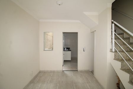 Sala de apartamento para alugar com 2 quartos, 60m² em Vila Vitorio Mazzei, São Paulo