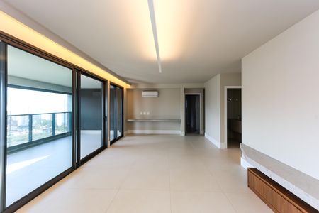 Apartamento para alugar com 3 quartos, 184m² em Real Parque, São Paulo