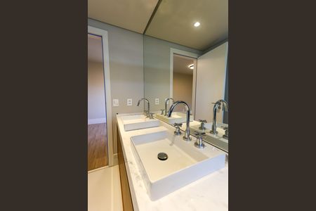Apartamento à venda com 184m², 3 quartos e 3 vagasBanheiro da Suíte 1