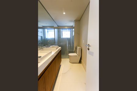 Apartamento à venda com 184m², 3 quartos e 3 vagasBanheiro da Suíte 1