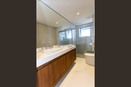 Apartamento à venda com 184m², 3 quartos e 3 vagasBanheiro da Suíte 1