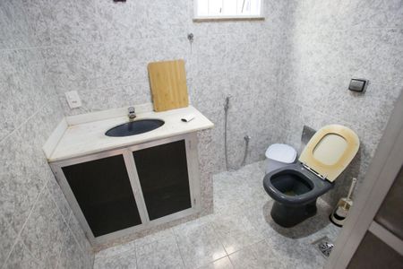 Casa para alugar com 220m², 3 quartos e 2 vagasBanheiro Social 2