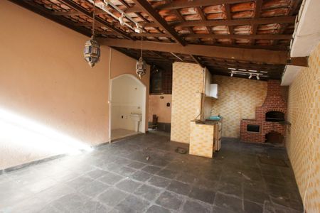 Casa para alugar com 220m², 3 quartos e 2 vagasvaranda dos fundos