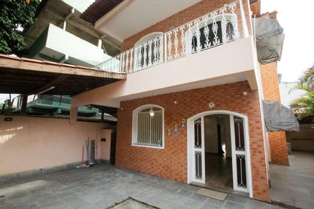 Casa para alugar com 220m², 3 quartos e 2 vagasFrente da Casa