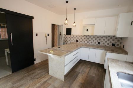 Casa para alugar com 220m², 3 quartos e 2 vagasCozinha