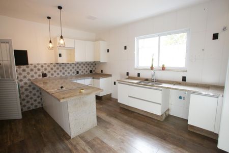Casa para alugar com 220m², 3 quartos e 2 vagasCozinha