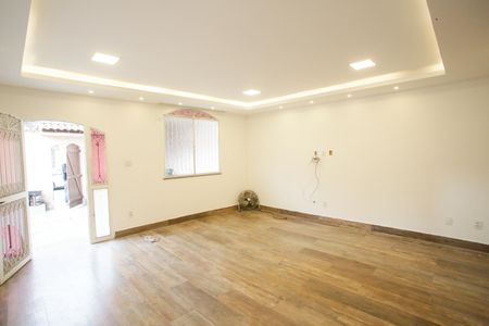Casa para alugar com 220m², 3 quartos e 2 vagasSala