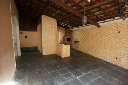 Casa para alugar com 220m², 3 quartos e 2 vagasvaranda dos fundos