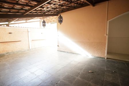 Casa para alugar com 220m², 3 quartos e 2 vagasvaranda dos fundos