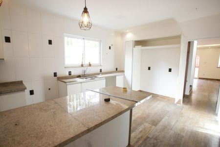 Casa para alugar com 220m², 3 quartos e 2 vagasCozinha