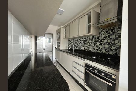 Cozinha de apartamento para alugar com 2 quartos, 77m² em Barreiros, São José