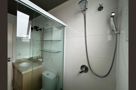 Banheiro suíte de apartamento para alugar com 2 quartos, 77m² em Barreiros, São José